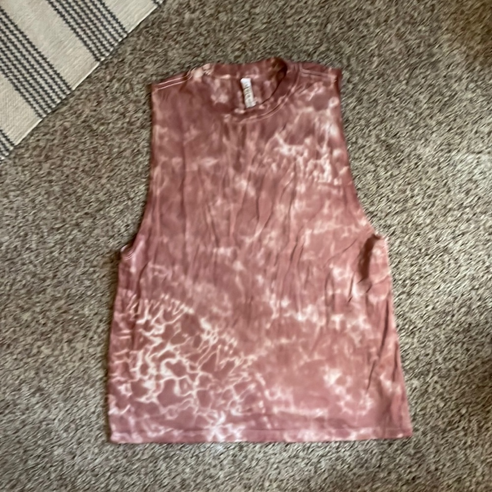 LULULEMON tank.